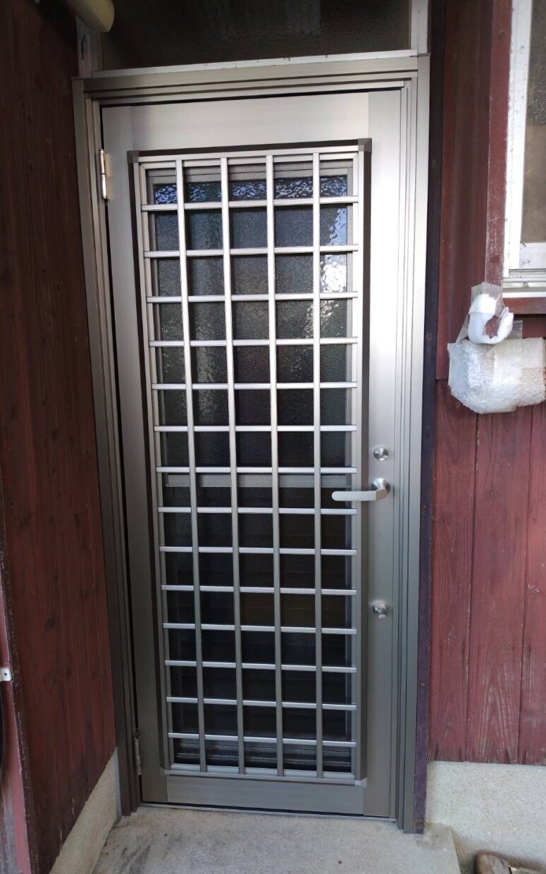 古賀市の住宅にて勝手口ドア取替工事を行わせていただきました。タツケン -ハウスデザイン-の画像