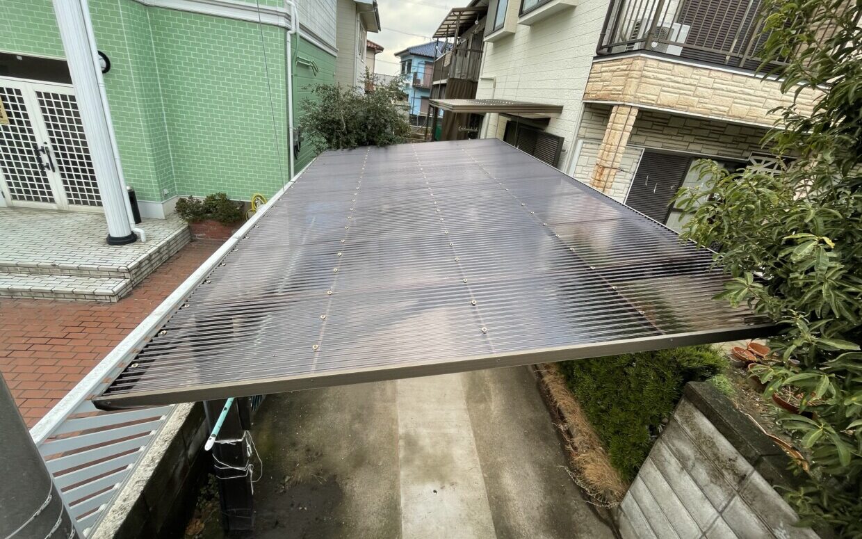 古賀市の住宅にてカーポート屋根材(ポリカーボネート)波板の張替を行わせていただきました。 タツケン -ハウスデザイン-の画像
